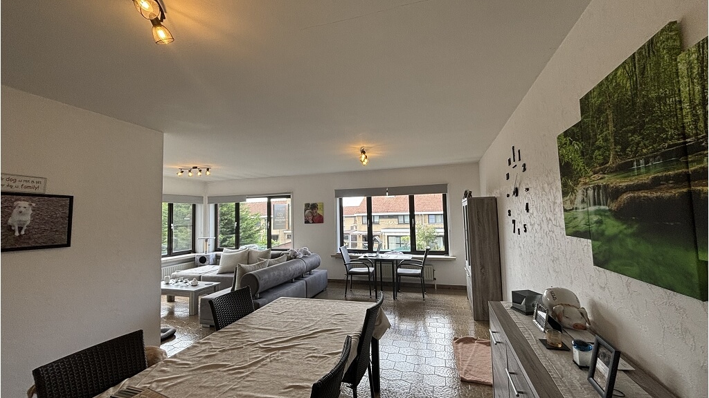 Ruim 2-slaapkamerappartement met Garage te huur in Sijsele Damme