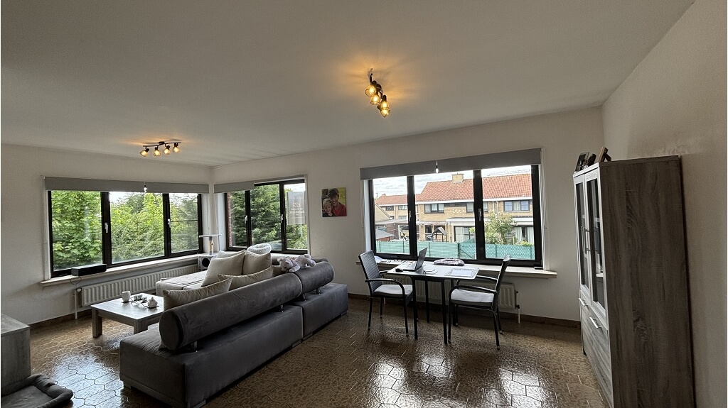 Ruim 2-slaapkamerappartement met Garage te huur in Sijsele Damme