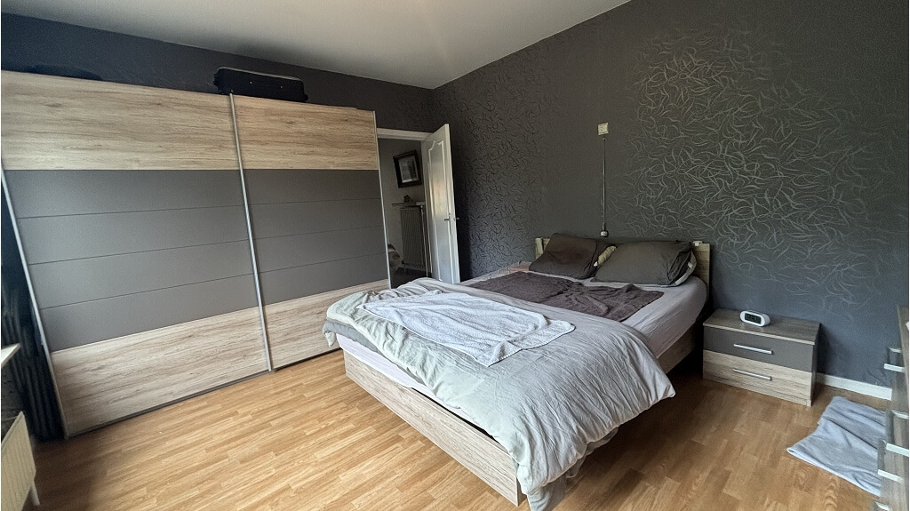 Ruim 2-slaapkamerappartement met Garage te huur in Sijsele Damme