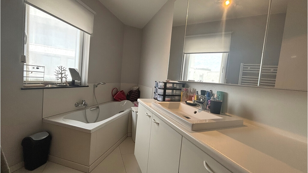Recent 3-slaapkamerappartement met 2 Terrassen en Autostandplaats te huur in Sint-Andries Brugge