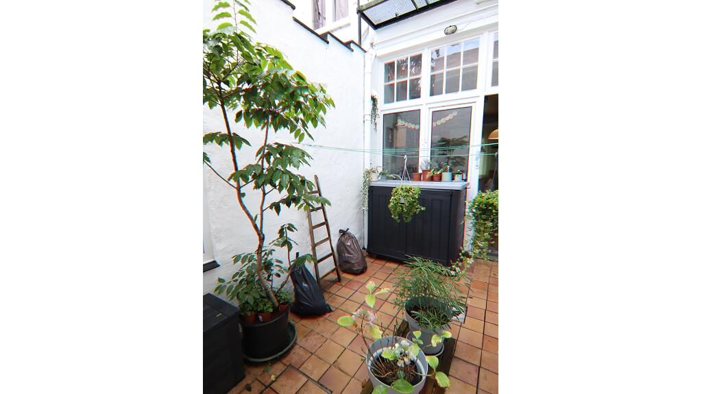 Gelijkvloers appartement met ruim Terras te huur in Brugge