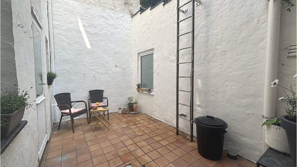 Gelijkvloers appartement met ruim Terras te huur in Brugge