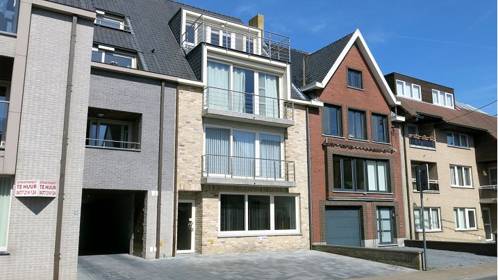 Instapklaar 2-slaapkamerappartement met terras + autostaanplaats te huur in Torhout | Werkenstraat 53 Torhout (8820) | De Brugse Databank Vastgoed - immo - real estate -  050 34 34 20