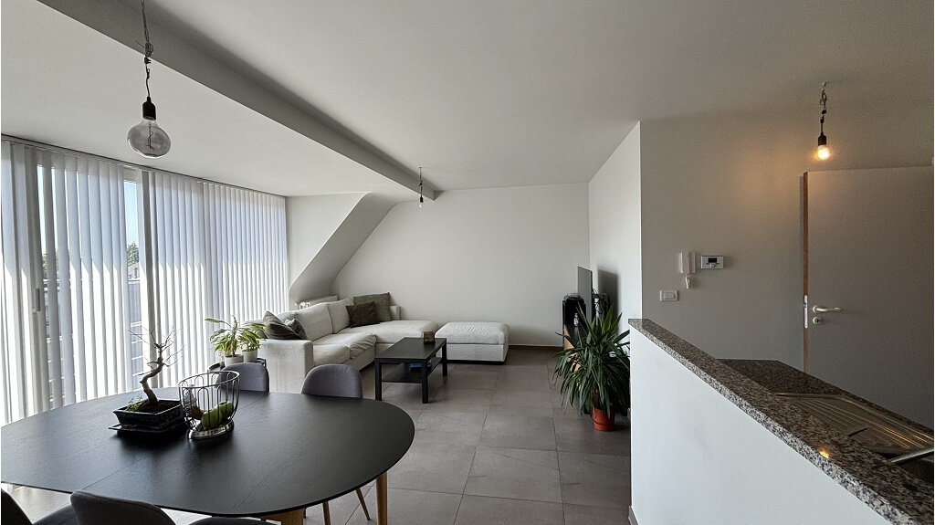 Instapklaar 2-slaapkamerappartement met terras + autostaanplaats te huur in Torhout