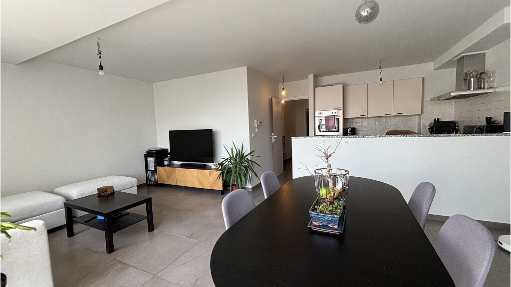 Instapklaar 2-slaapkamerappartement met terras + autostaanplaats te huur in Torhout