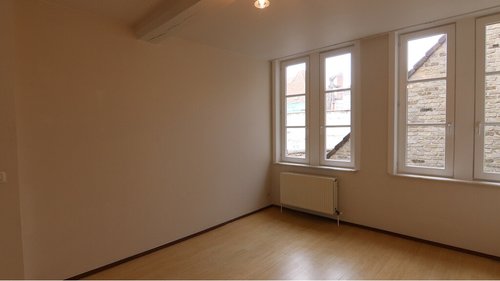 Ruim vernieuwd 2-slaapkamerappartement te huur in Brugge