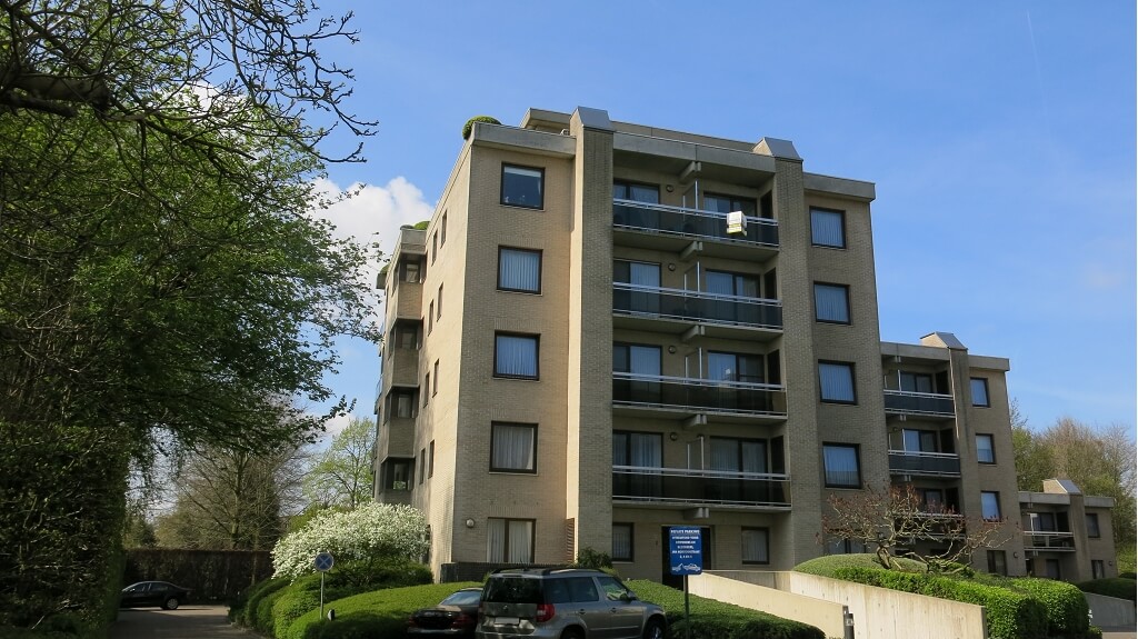 Ruim 2-slaapkamer appartement met Terras en Garage te huur in Assebroek Brugge