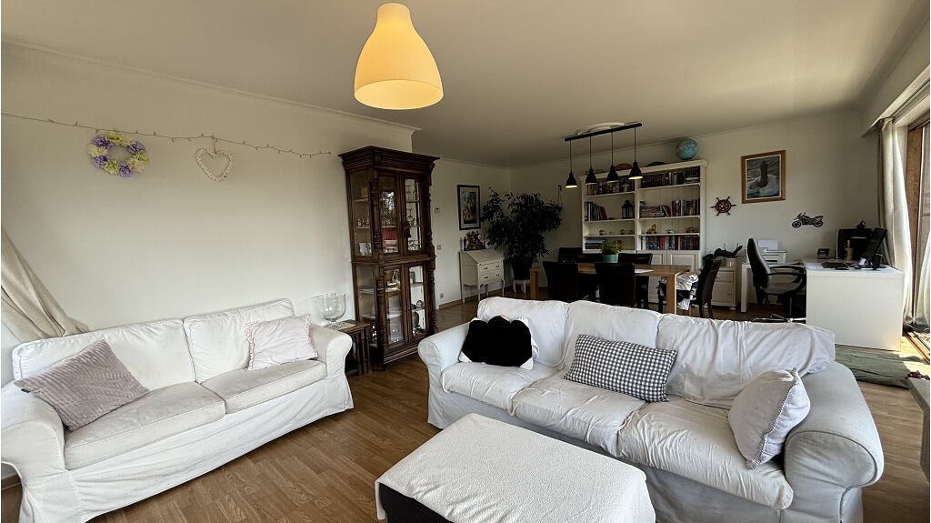Ruim 2-slaapkamer appartement met Terras en Garage te huur in Assebroek Brugge