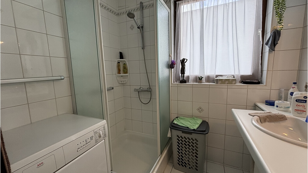 Ruim 2-slaapkamer appartement met Terras en Garage te huur in Assebroek Brugge