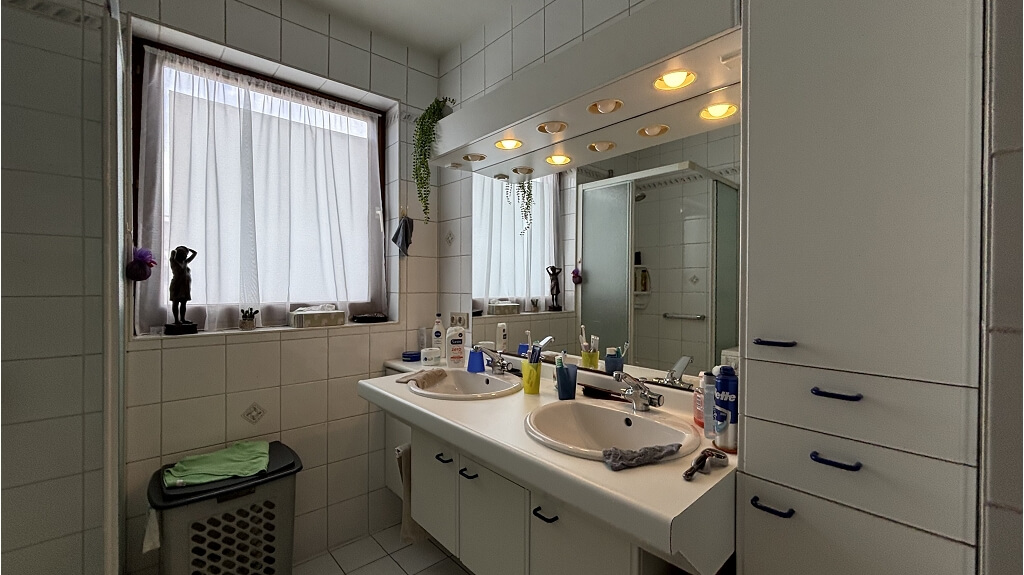 Ruim 2-slaapkamer appartement met Terras en Garage te huur in Assebroek Brugge