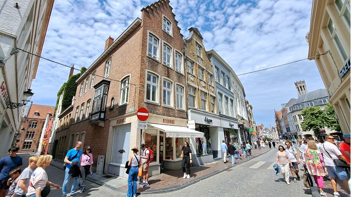 Comfortabel 3-slaapkamerappartement te huur in Brugge | Kemelstraat 2 Brugge (8000) | De Brugse Databank Vastgoed - immo - real estate -  050 34 34 20