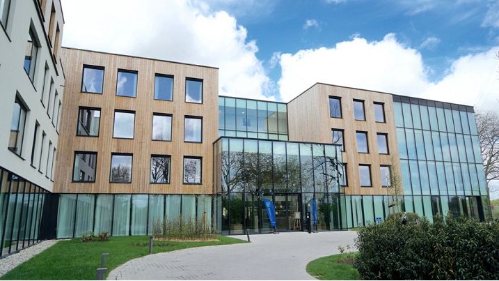 Instapklare Assistentiewoning met TERRAS te huur in Brugge | Gebroeders Marreytstraat 52 Brugge (8000) | De Brugse Databank Vastgoed - immo - real estate -  050 34 34 20