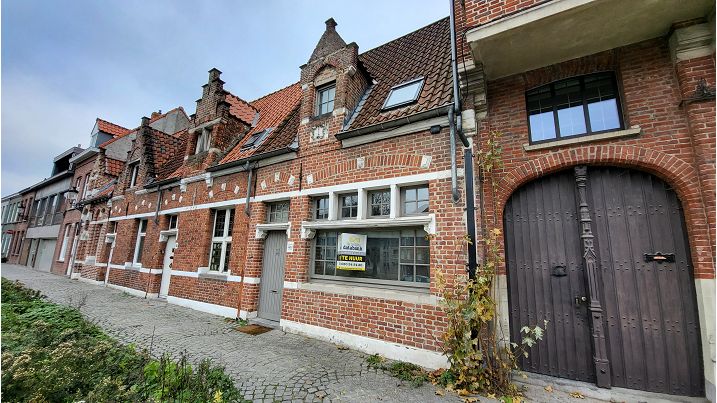 Gerenoveerde woning met Terras en Autostandplaats te huur in Brugge | Hoefijzerlaan 48 Brugge (8000) | De Brugse Databank Vastgoed - immo - real estate -  050 34 34 20