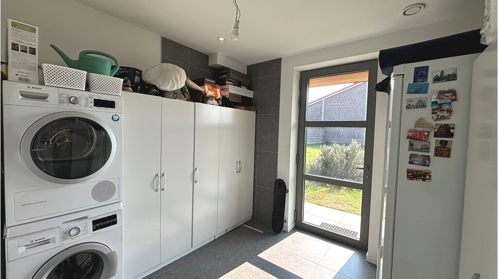 Ruime vrijstaande 4-slaapkamerwoning met Tuin te huur in Koekelare