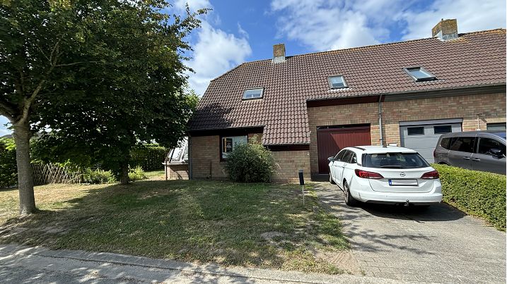 Ruime koppelwoning met 4 slaapkamers, garage en tuin te huur in Oedelem | Westmeers 6 Oedelem (8730) | De Brugse Databank Vastgoed - immo - real estate -  050 34 34 20