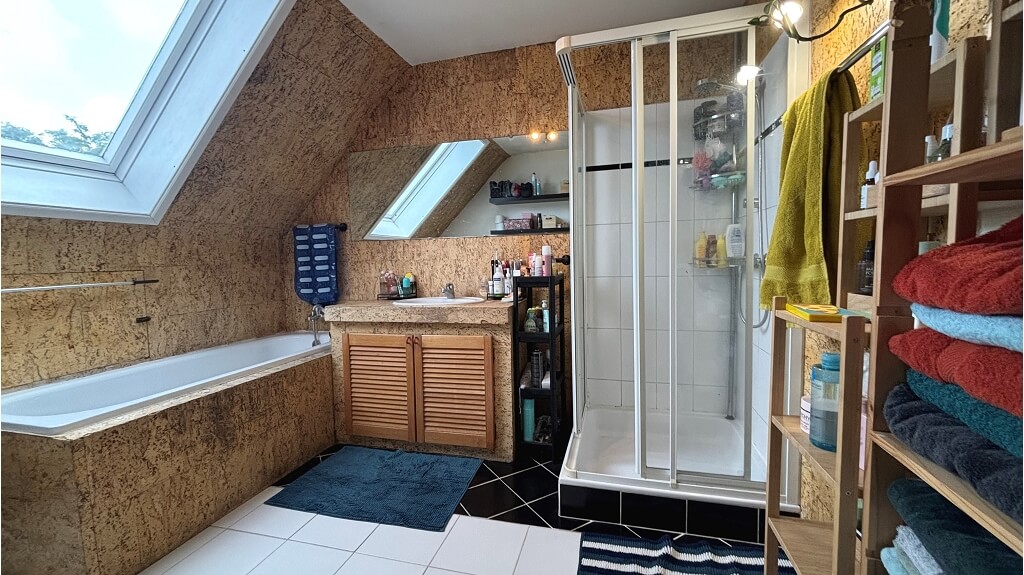 Ruime koppelwoning met Garage en Tuin te huur in Oedelem