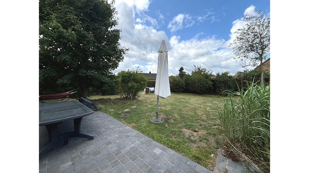 Ruime koppelwoning met Garage en Tuin te huur in Oedelem