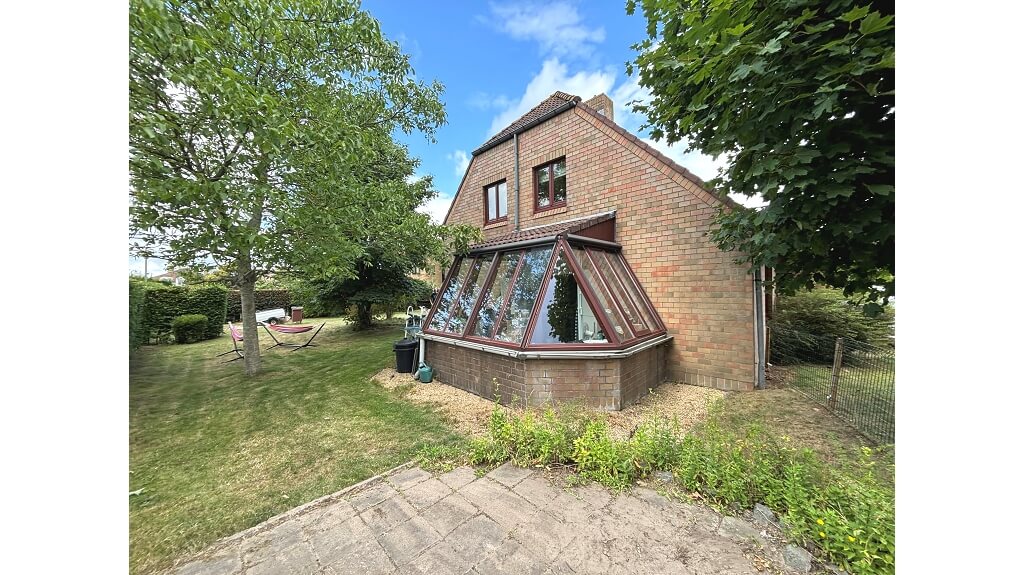 Ruime koppelwoning met Garage en Tuin te huur in Oedelem
