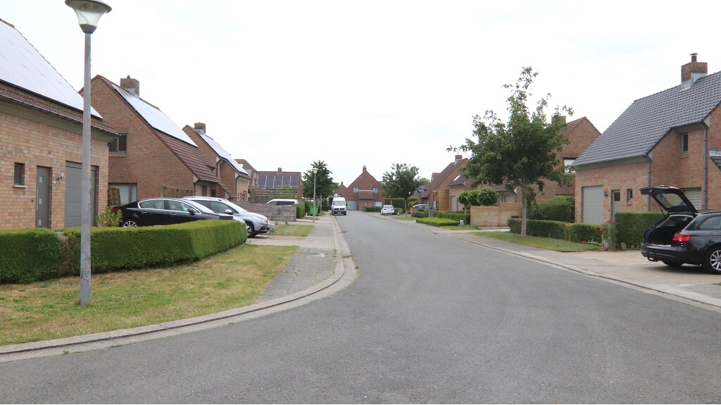 Ruime koppelwoning met Garage en Tuin te huur in Oedelem