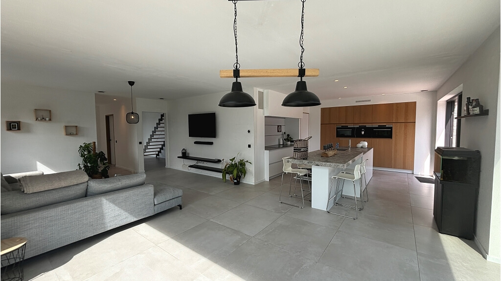Recente 2-slaapkamerwoning met Garage en Tuin te huur in Oostkamp