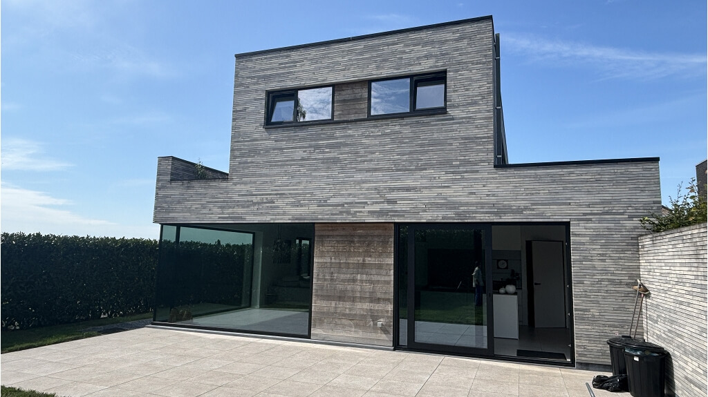 Recente 2-slaapkamerwoning met Garage en Tuin te huur in Oostkamp