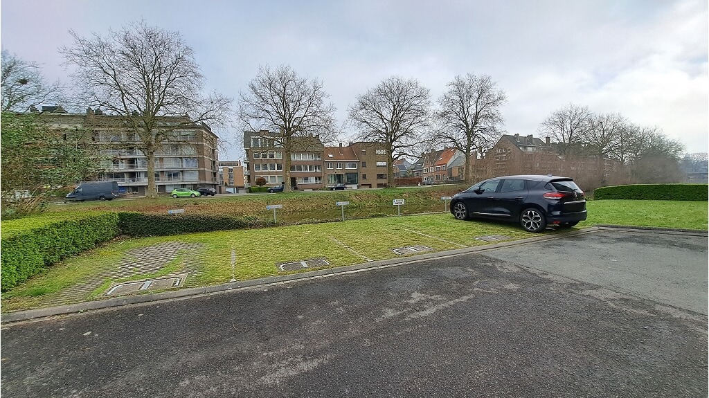 Kantoorruimtes en 4 autostandplaatsen te huur in Brugge