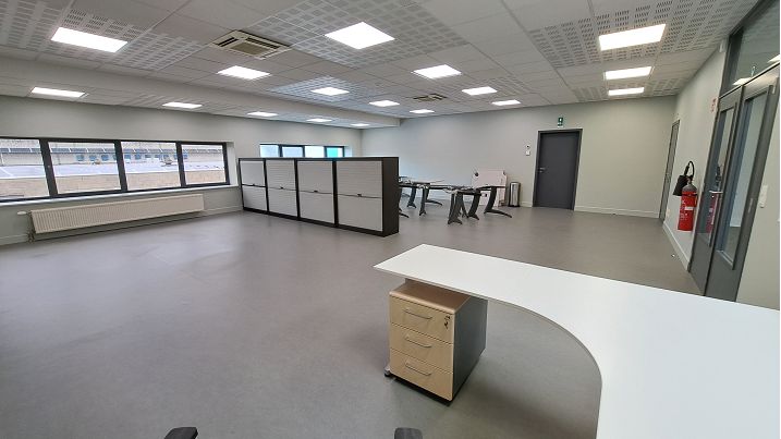 Instapklare kantoorruimte met 3 parkeerplaatsen te huur in Brugge | Lieven Bauwenstraat 16 Brugge (8000) | De Brugse Databank Vastgoed - immo - real estate -  050 34 34 20