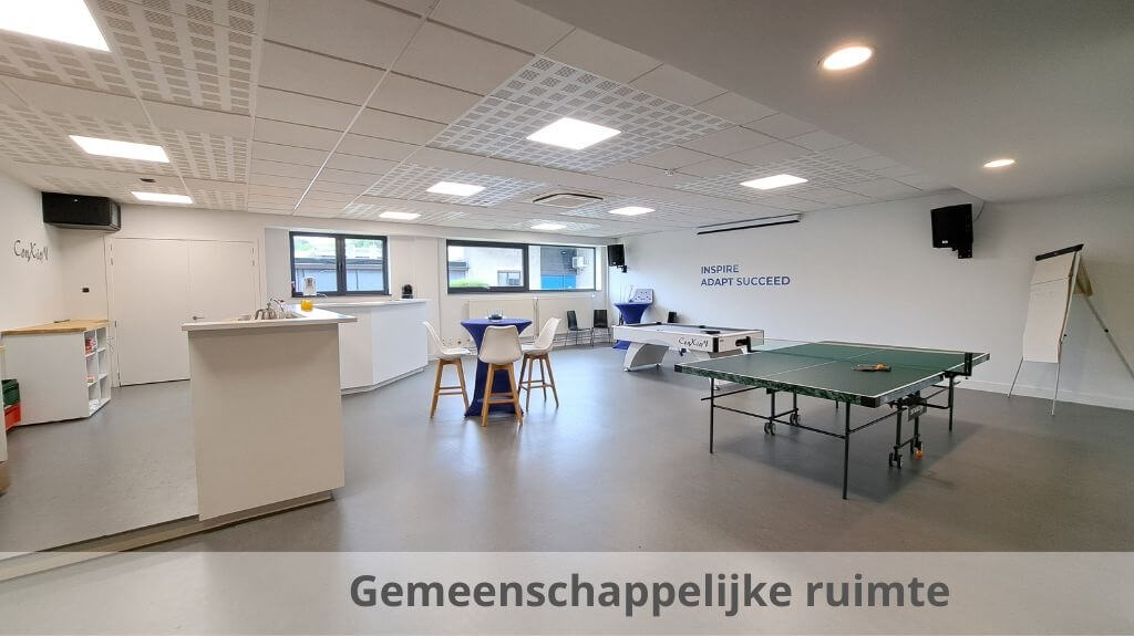 Instapklare kantoorruimte met 3 parkeerplaatsen te huur in Brugge