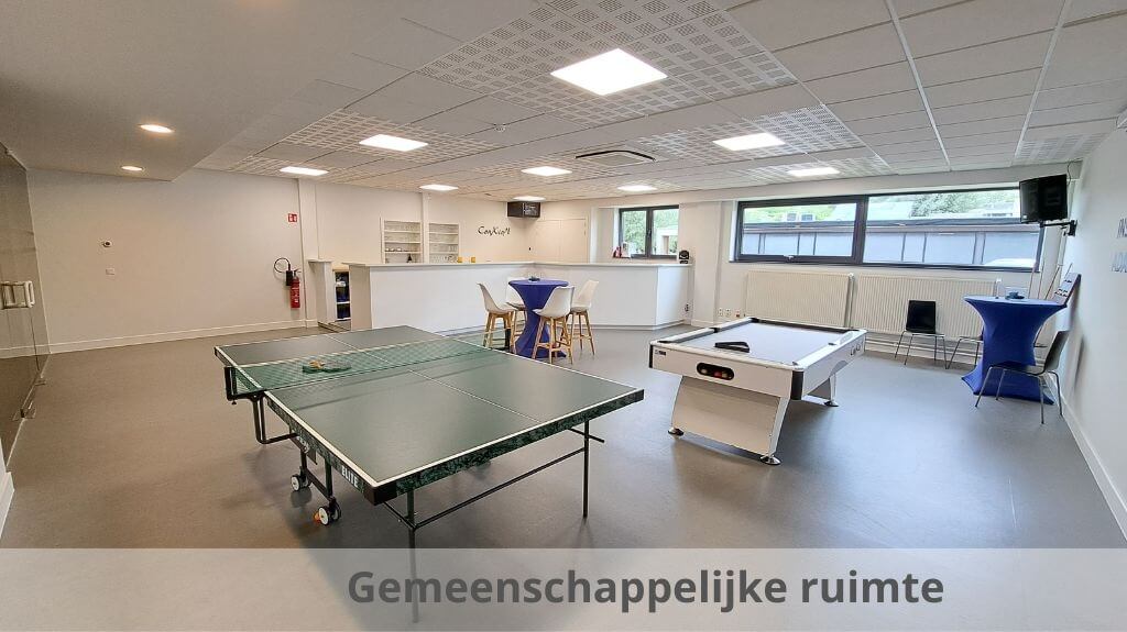 Instapklare kantoorruimte met 3 parkeerplaatsen te huur in Brugge