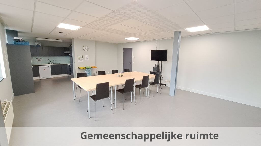 Instapklare kantoorruimte met 3 parkeerplaatsen te huur in Brugge