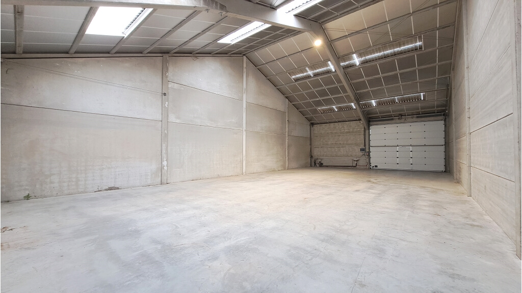 Opslagplaats - Loods 276 m2 te huur in Koekelare