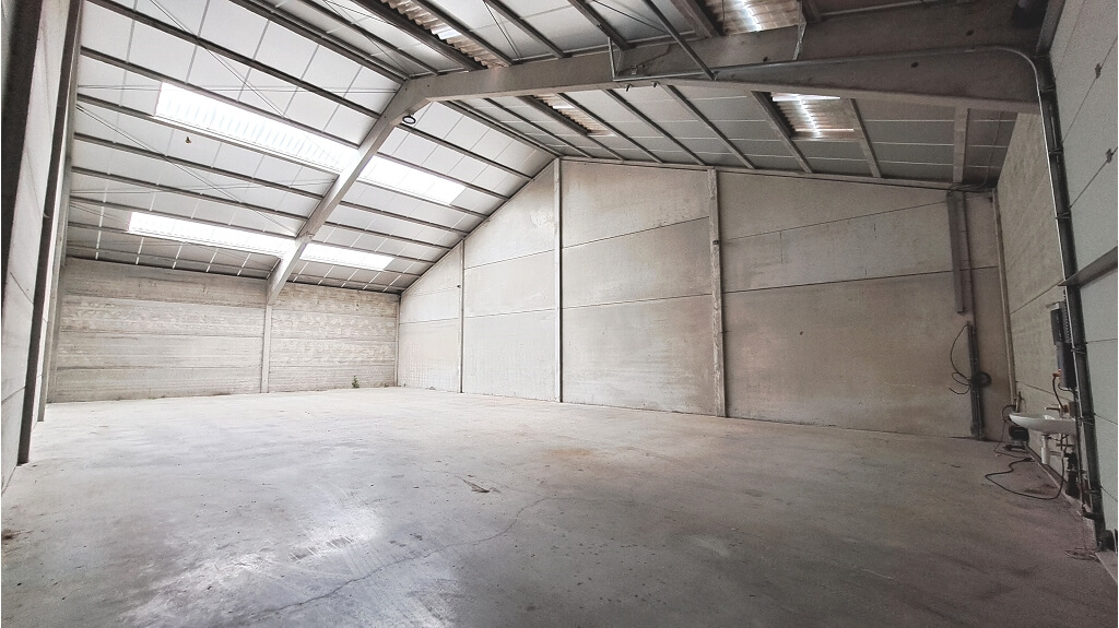 Opslagplaats - Loods 276 m2 te huur in Koekelare