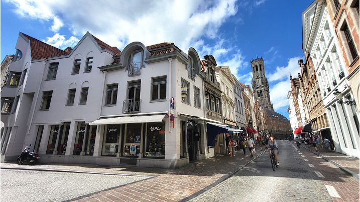 Stijlvol 2-slaapkamerappartement met terras te koop in Brugge, vlakbij de Markt | Kartuizerinnenstraat 9 Brugge (8000) | De Brugse Databank Vastgoed - immo - real estate -  050 34 34 20