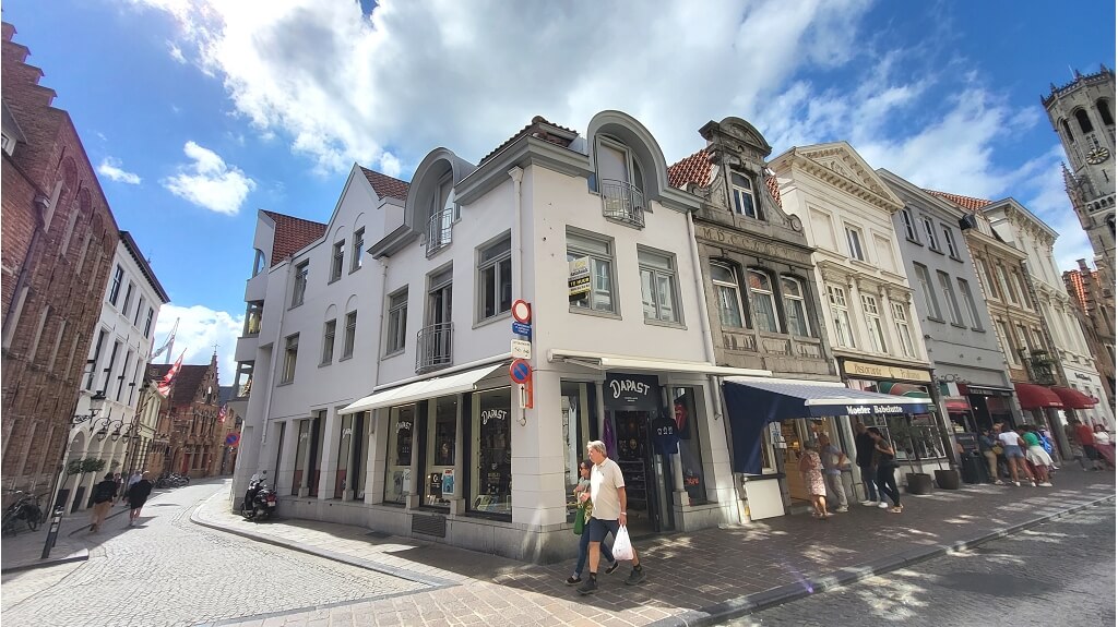 Stijlvol 2-slaapkamerappartement met terras te koop in Brugge, vlakbij de Markt