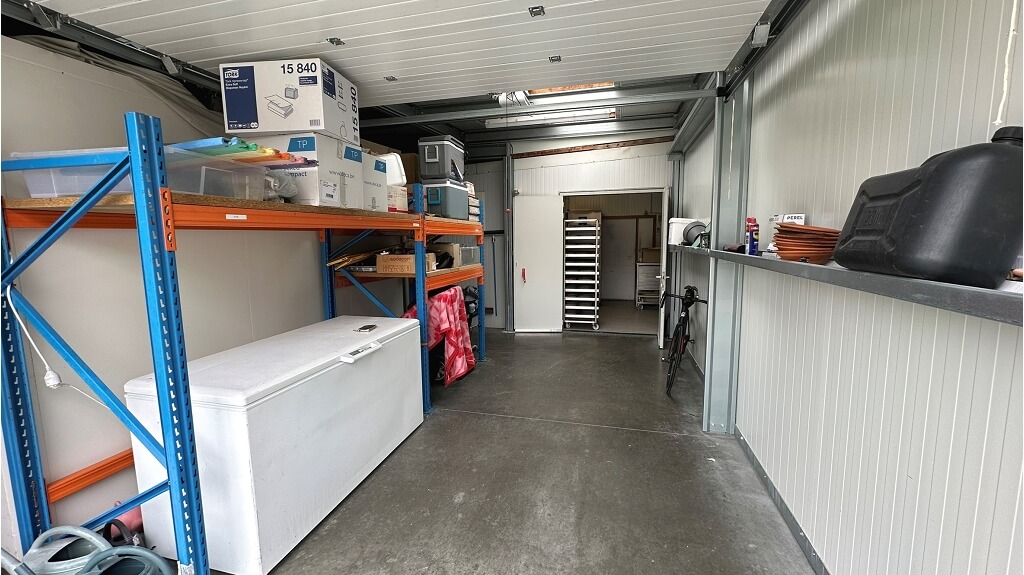 Handelshuis met woonst, opslagruimte, 3 garages te koop in Kortemark