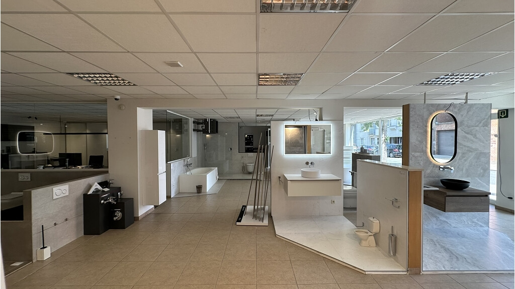 Ruim woon- en handelshuis met loods (280m) te koop in Aartrijke Zedelgem