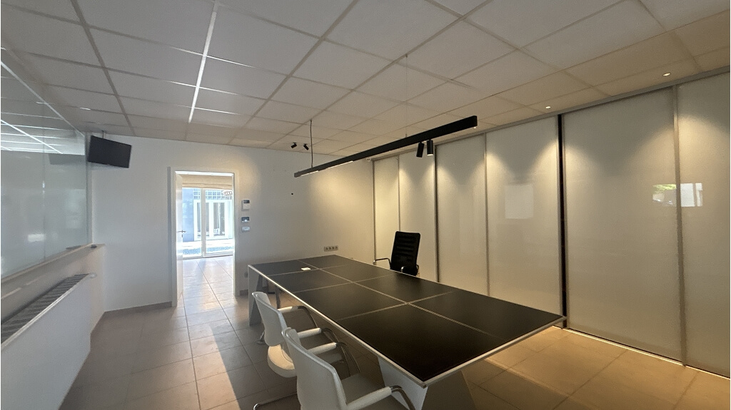 Ruim woon- en handelshuis met loods (280m) te koop in Aartrijke Zedelgem