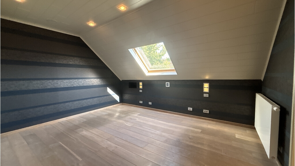 Ruim woon- en handelshuis met loods (280m) te koop in Aartrijke Zedelgem