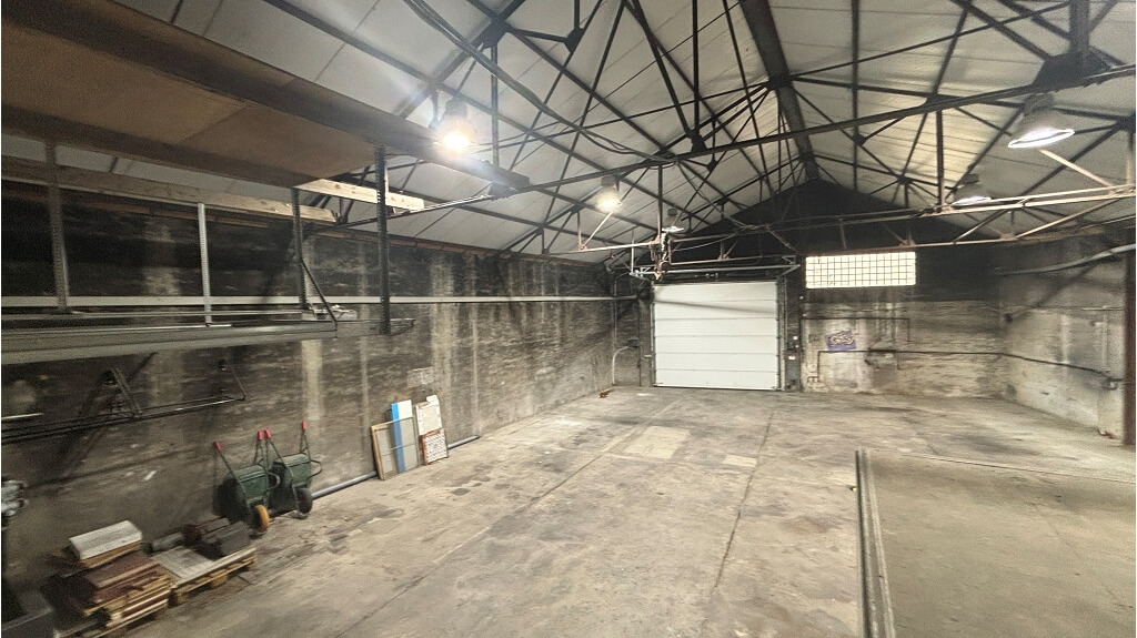 Ruim woon- en handelshuis met loods (280m) te koop in Aartrijke Zedelgem