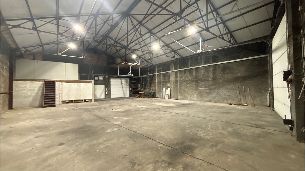 Ruim woon- en handelshuis met loods (280m) te koop in Aartrijke Zedelgem