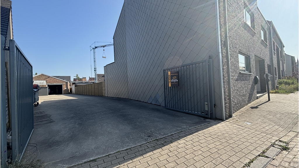 Ruim woon- en handelshuis met loods (280m) te koop in Aartrijke Zedelgem