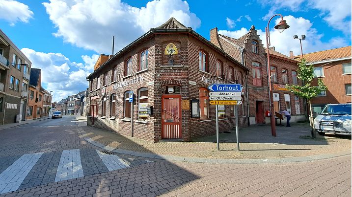 Horecapand met gelagzalen en woonst te koop in Aartrijke Zedelgem | Eernegemsestraat 1 Aartrijke (8211) | De Brugse Databank Vastgoed - immo - real estate -  050 34 34 20