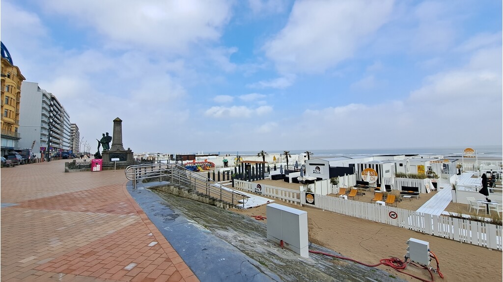 Horecapand met Terras op de Zeedijk te koop in Blankenberge