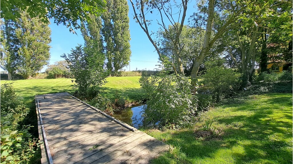 Uniek landhuis met zeer grote tuin te koop op 7347 m² in Oudenburg