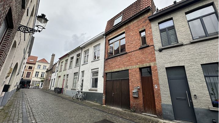 Comfortabele Brugse 2-slaapkamerwoning met ruime Garage te koop in Brugge | Vuldersstraat 5A Brugge (8000) | De Brugse Databank Vastgoed - immo - real estate -  050 34 34 20