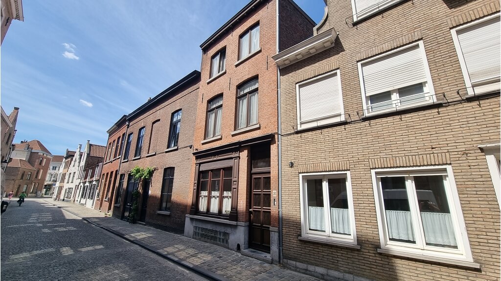 Ruime 3-slaapkamerwoning met stadsterras te koop in Brugge