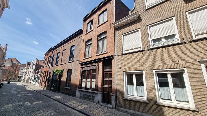 Ruime 3-slaapkamerwoning met stadsterras te koop in Brugge | Sint-Clarastraat 27 Brugge (8000) | De Brugse Databank Vastgoed - immo - real estate -  050 34 34 20