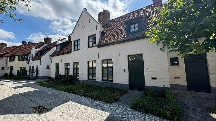 Ruime 3-slaapkamerwoning met garage en tuin te koop in Brugge | Colettijnenhof 17 Brugge (8000) | De Brugse Databank Vastgoed - immo - real estate -  050 34 34 20
