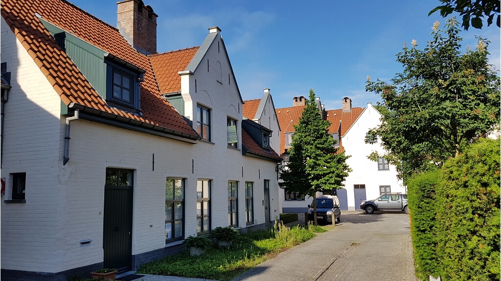 Ruime 3-slaapkamerwoning met Garage en Tuin te koop in Brugge