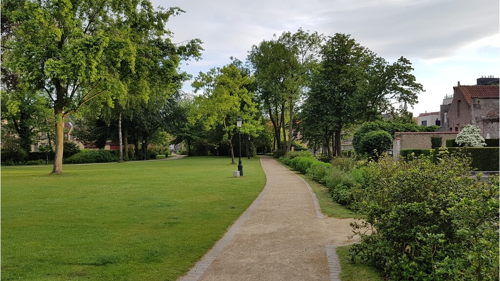 Ruime 3-slaapkamerwoning met Garage en Tuin te koop in Brugge